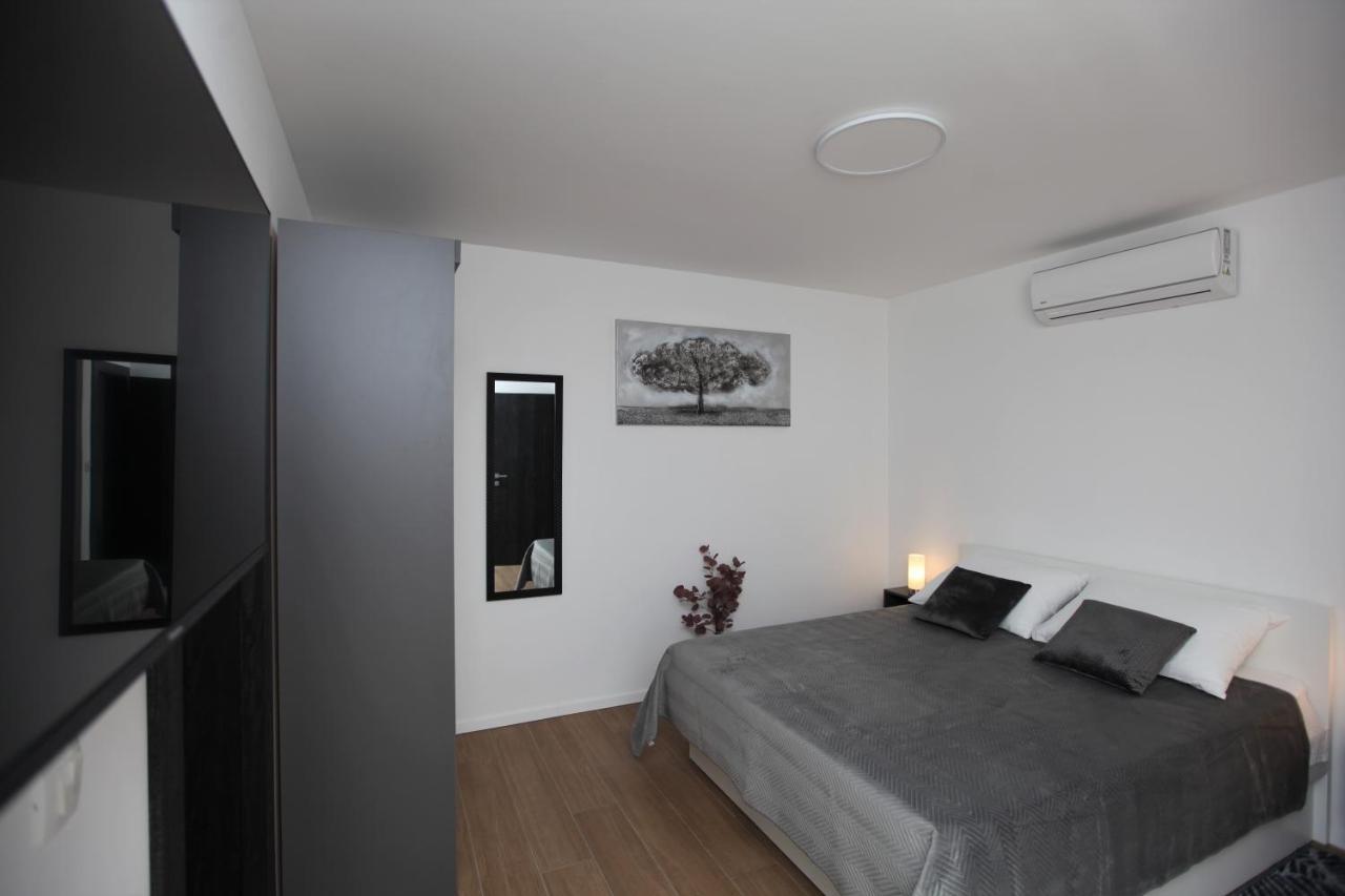 Apartmani Ive Trogir Exterior photo
